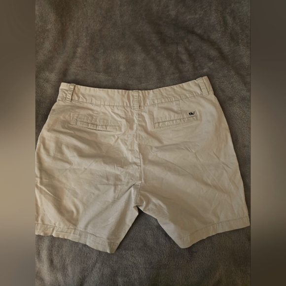 Vineyard Vines Beige Bermuda Shorts w Front & Back Pockets! Size 10 - Picture 2 of 6